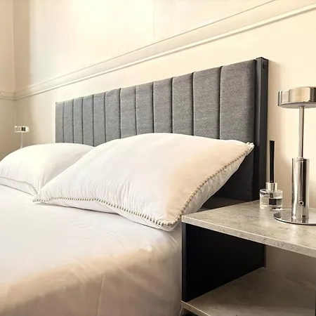 Lejlighed Centre Flat With View - Location - Walk To Everything