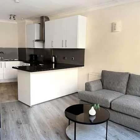 Centre Flat With View - Location - Walk To Everything *