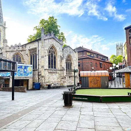 Centre Flat With View - Location - Walk To Everything *