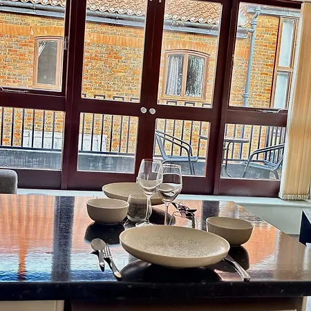 아파트 Centre With View - Walk To Everything *