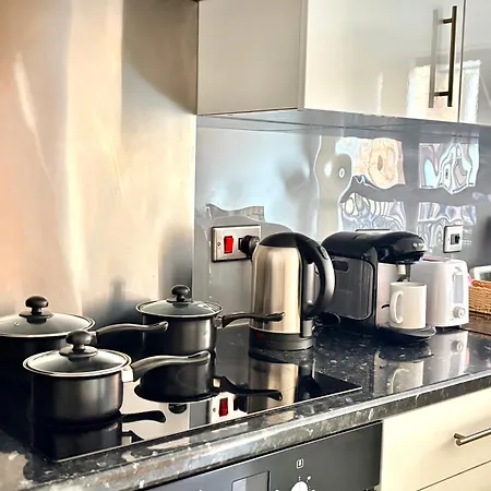 Centre With View - Walk To Everything 아파트 요크