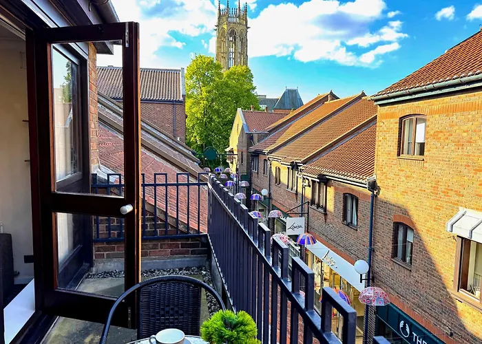 Centre With View - Walk To Everything 아파트