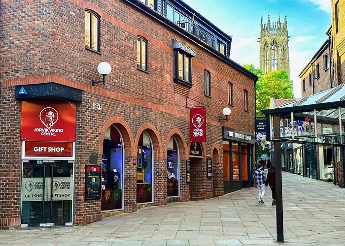 Centre With View - Walk To Everything