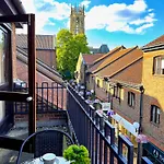 Centre With View - Walk To Everything Appartement