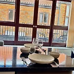 Appartement Centre With View - Walk To Everything *