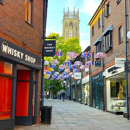 Centre Flat With View - Location - Walk To Everything Apartment *