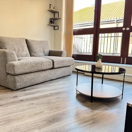 Apartment Centre Flat With View - Location - Walk To Everything